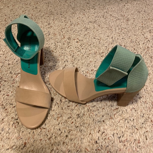 Chinese Laundry Heels - Picture 1 of 2